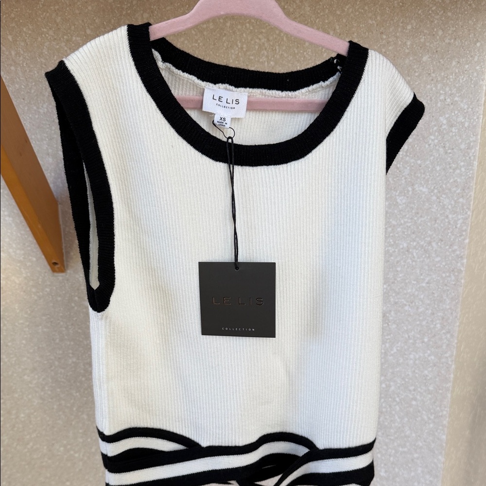 Le Lis Black and White Sleeveless Top